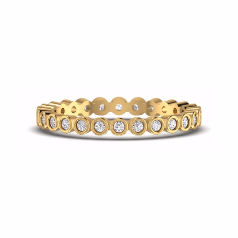 Round halo band with delicate inner pavé ring.